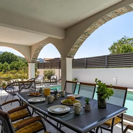 Eden With Heated Pool *
