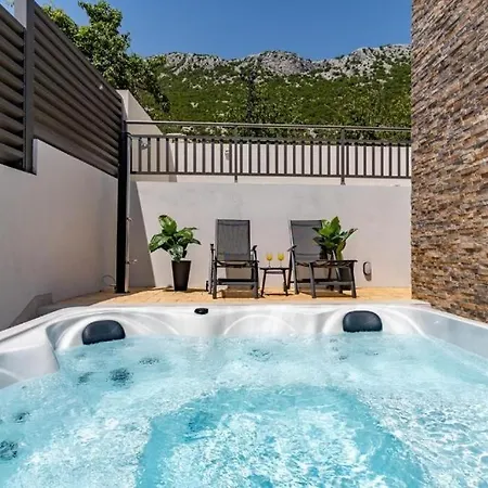 Eden With Heated Pool Βίλα Omiš