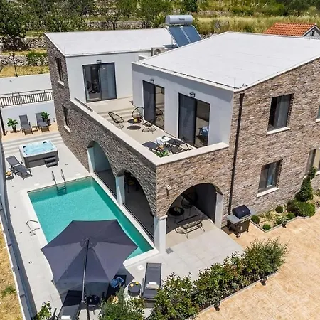 Eden With Heated Pool Βίλα