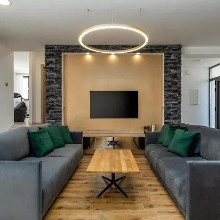 Eden With Heated Pool Omiš