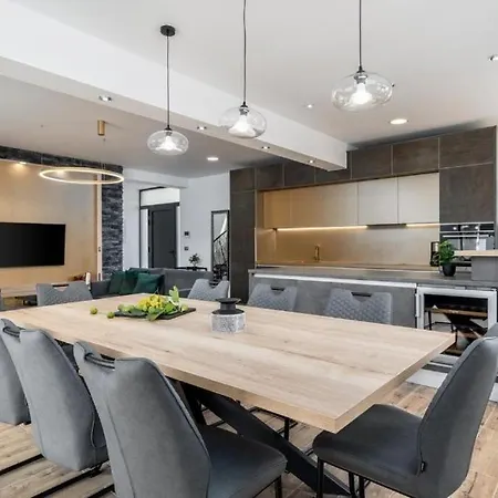 Eden With Heated Pool Omiš