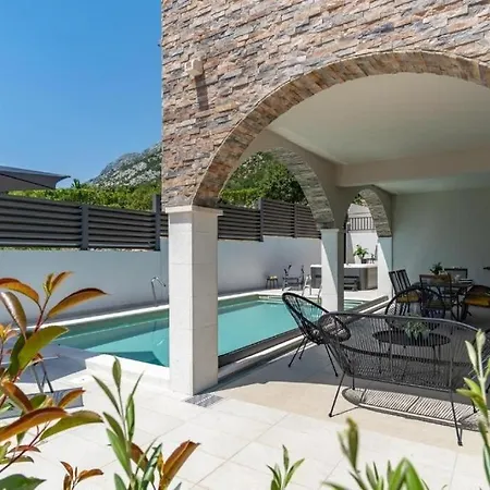 Βίλα Eden With Heated Pool *