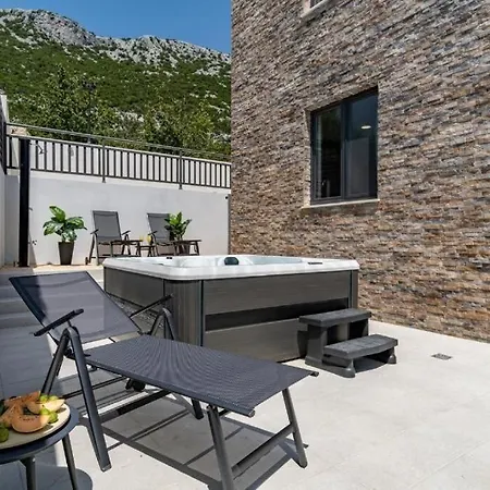 Eden With Heated Pool * Omiš