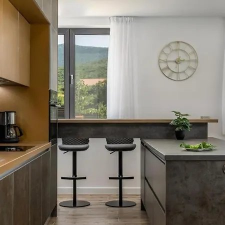 Βίλα Eden With Heated Pool *