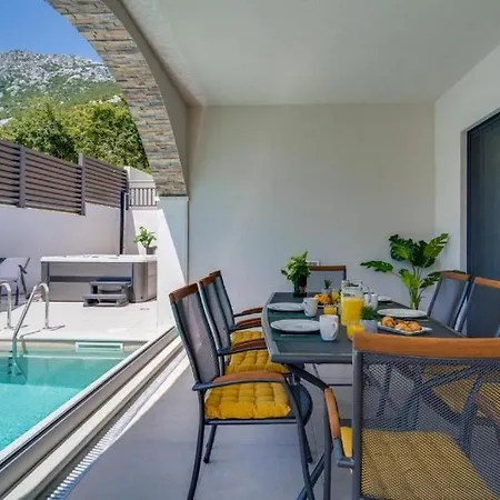 Eden With Heated Pool Villa