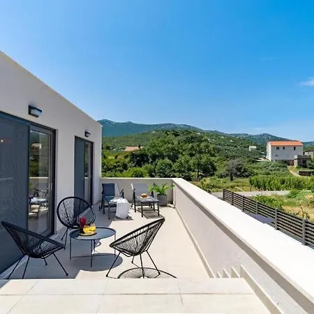 Eden With Heated Pool *