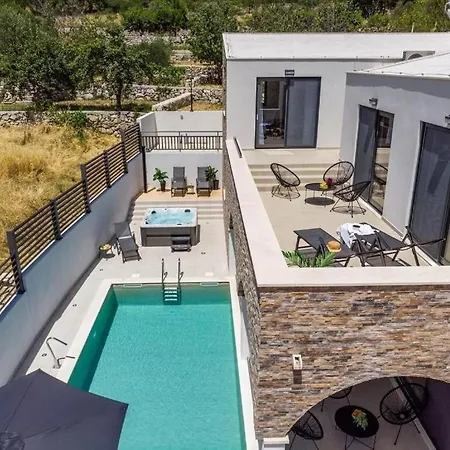 Βίλα Eden With Heated Pool Omiš