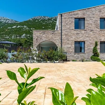 Eden With Heated Pool * Omiš