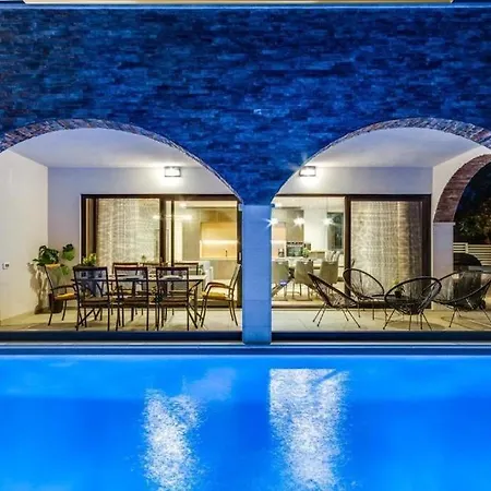Villa Eden With Heated Pool Omiš