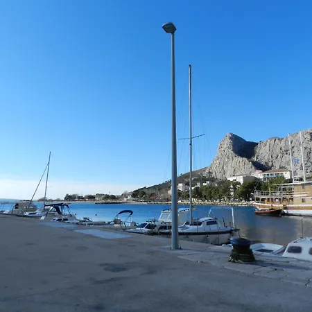 Eden With Heated Pool * Omiš