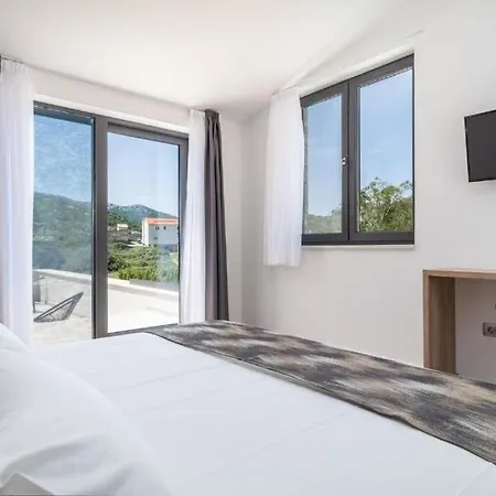 Eden With Heated Pool