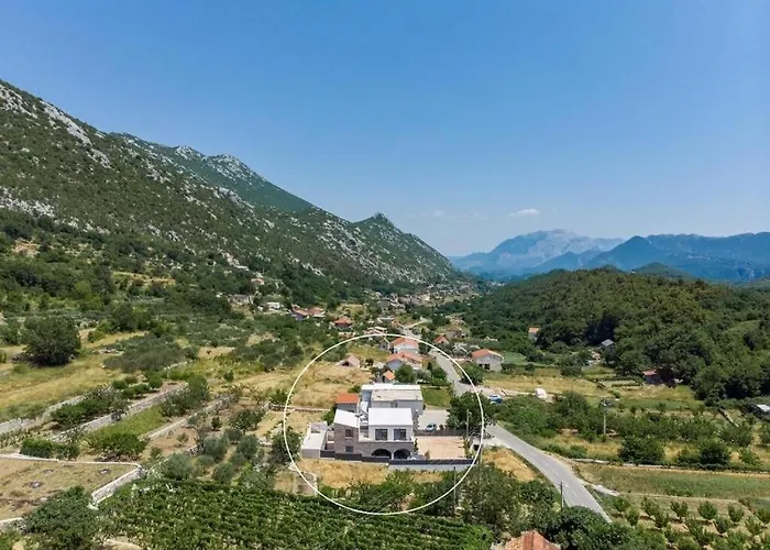 Eden With Heated Pool Vila