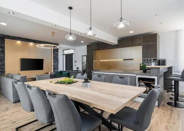 Eden With Heated Pool Omiš