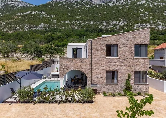 Eden With Heated Pool Vila Omiš